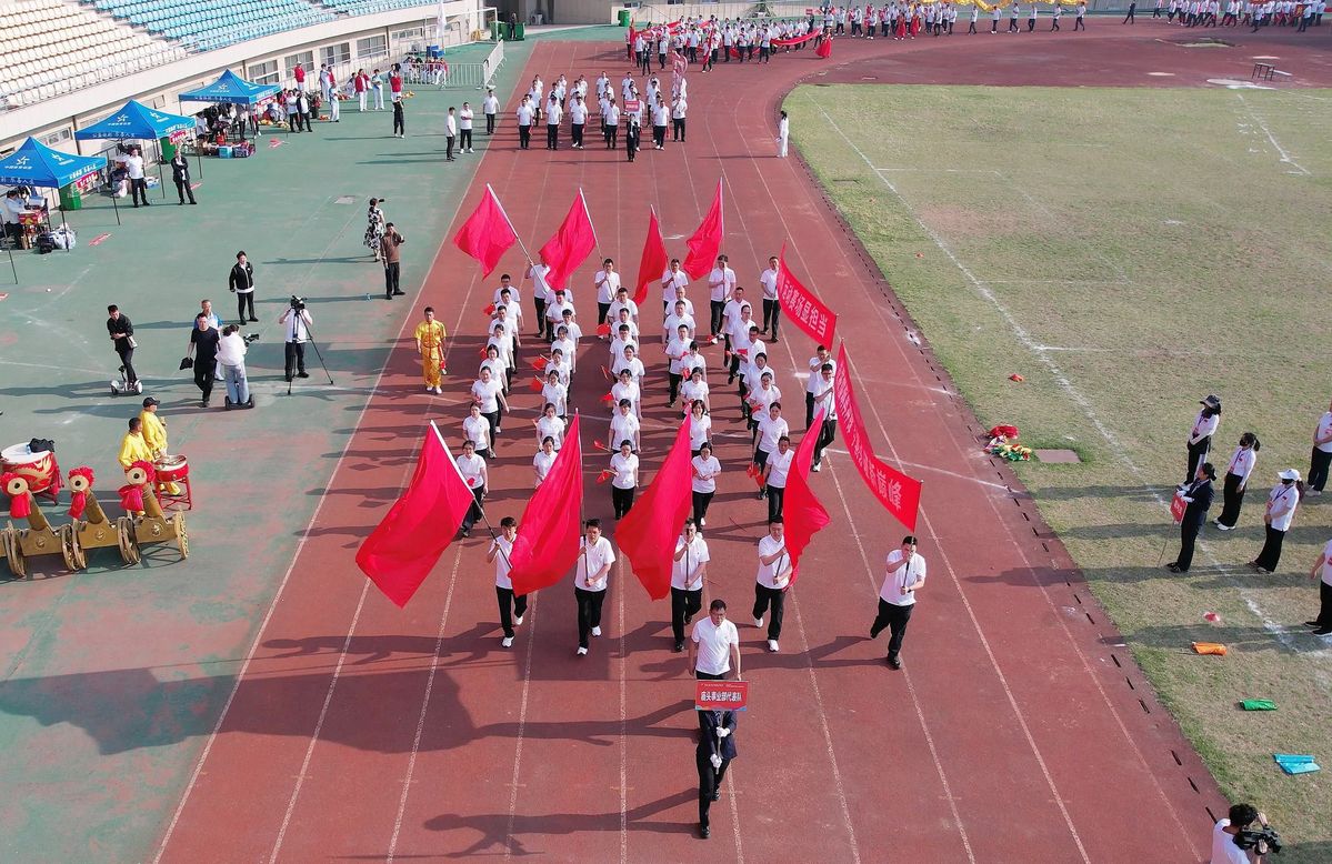 半岛体育下载入口官网-包含运动赛场紧锣密鼓豪强球队备战斗志昂扬的词条